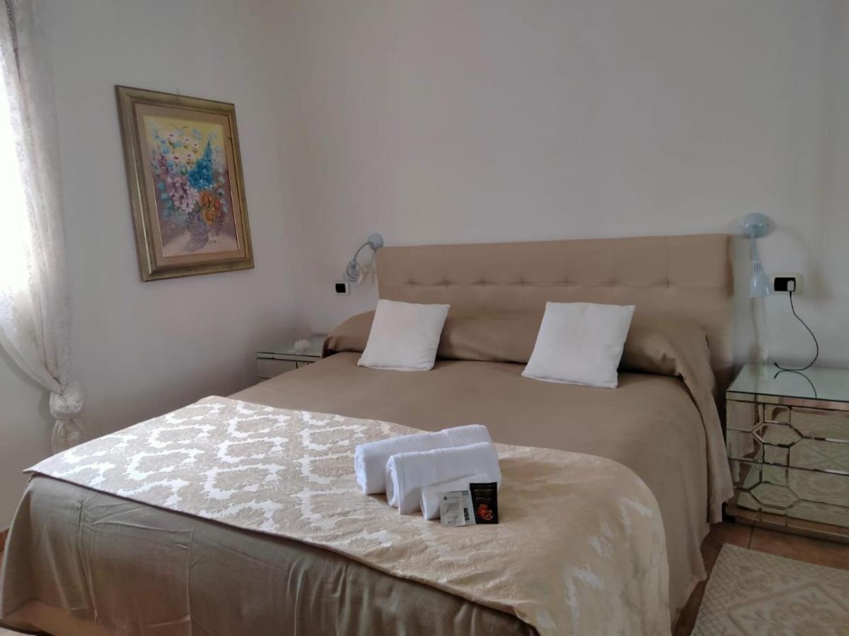 Bed and Breakfast La Casa Dei Fenicotteri Ольбия Экстерьер фото