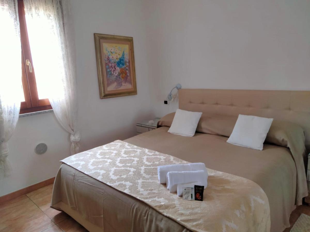 Bed and Breakfast La Casa Dei Fenicotteri Ольбия Экстерьер фото