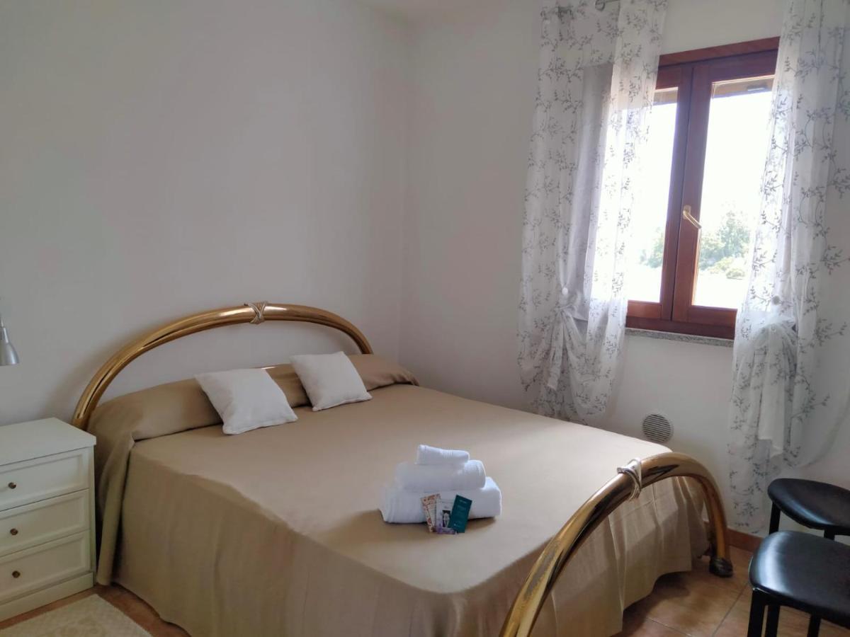 Bed and Breakfast La Casa Dei Fenicotteri Ольбия Экстерьер фото